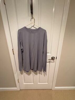 NWOT Yeti Gray Long Sleeve Performance Tee